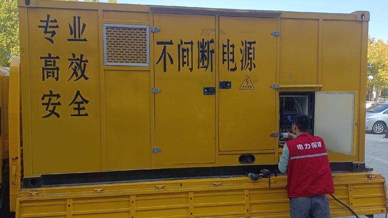 山西柴油发电机组和UPS电源配合使用时，如何避免切换过程中的电力中断？